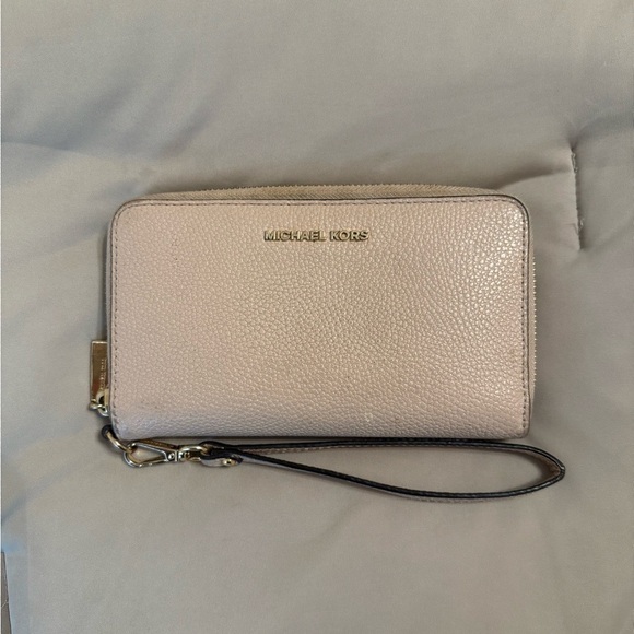 Michael Kors Pink Cream Wristlet Wallet - Picture 2 of 3